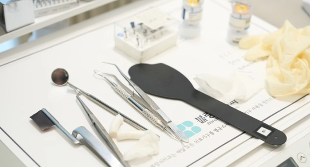 충치 치료 선택 기준 3: 철저한 위생 관리와 멸균 시스템을 강조하는 이미지